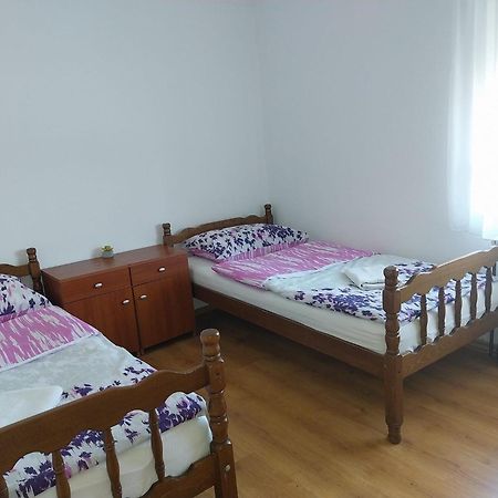 Guesthouse Juka Gospic Exterior photo