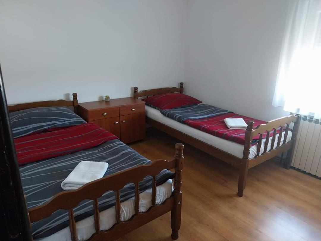 Guesthouse Juka Gospic Exterior photo